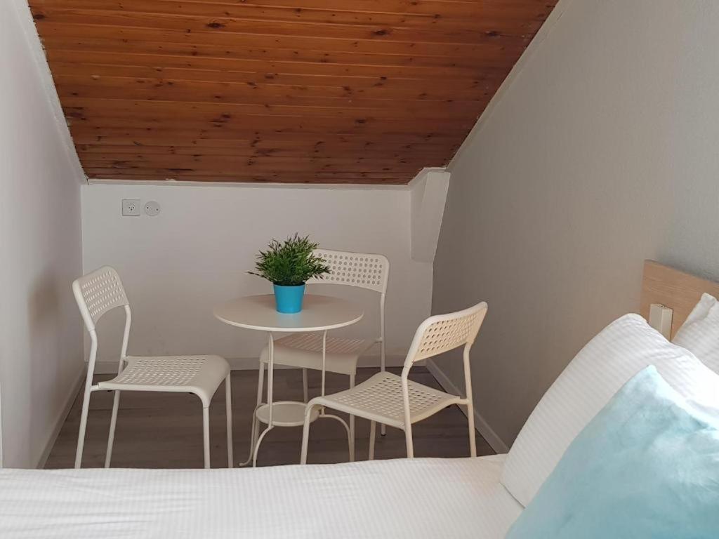 Airport Guest House Or Yehuda Exterior photo